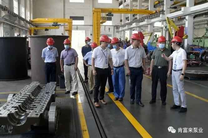 董事长、总经理陈迪,党委副书记黎宇明陪同调研组一行参观半岛官方网站·半岛在线网站-半岛(中国)展览室